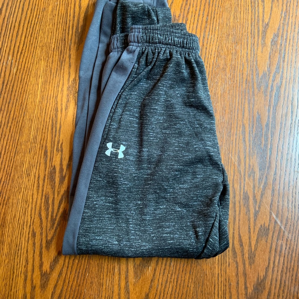 NWT Men’s Under Armour cold gear sweats.